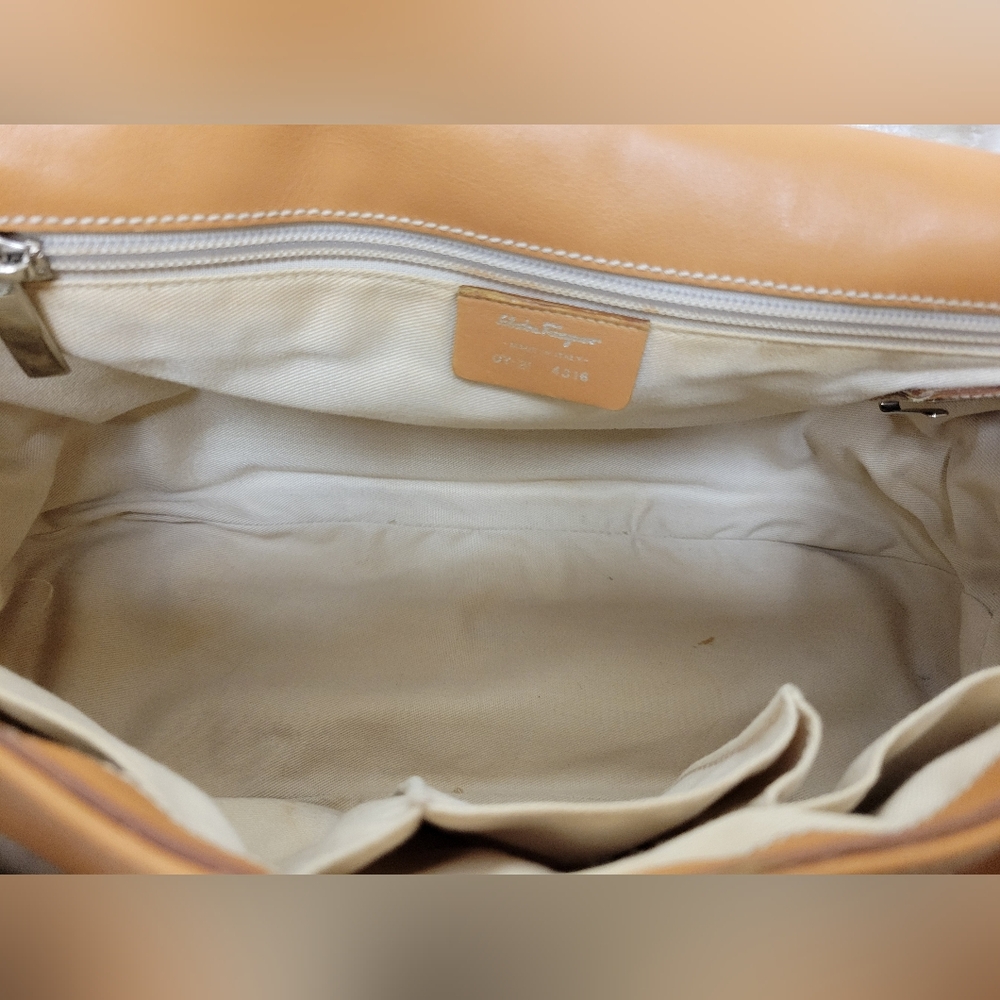 SALVATORE FERRAGAMO NICCIOLA CALF LEATHER SHOULDER BAG - Picture 8 of 16